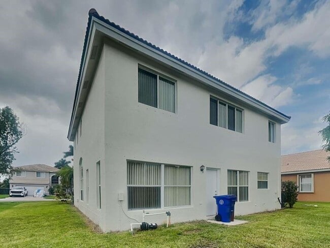 Building Photo - 16290 SW 9th St