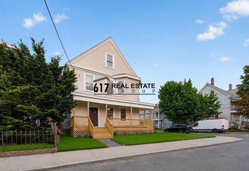 Building Photo - 42 Etna St