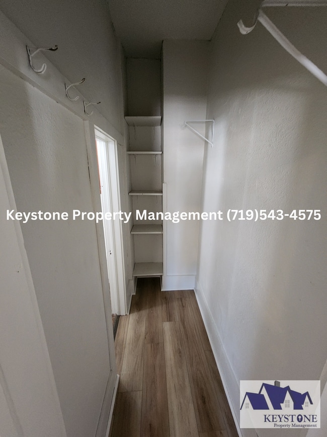 Building Photo - New Kitchen Appliances! South-side Home 1 Bedroom/1 Bath House $1050/$1050