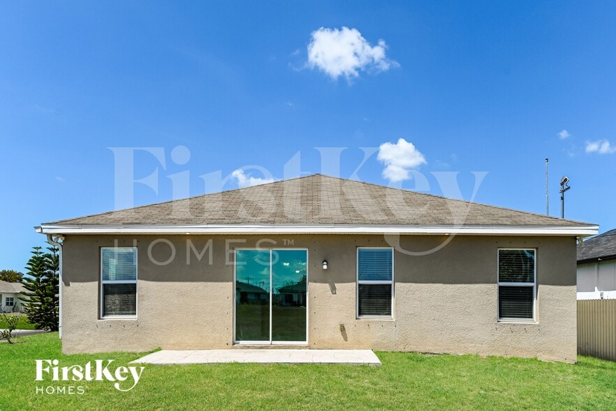 Building Photo - 601 NW 17th Ave