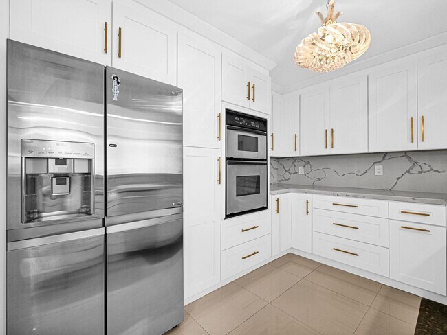 Building Photo - 2049 S Ocean Dr