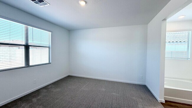 Building Photo - 15988 W Desert Spoon Dr