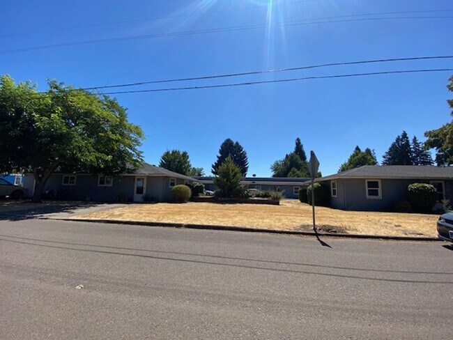 Building Photo - Freshly Updated Single Level One Bedroom Apartment With All Utilities Included!