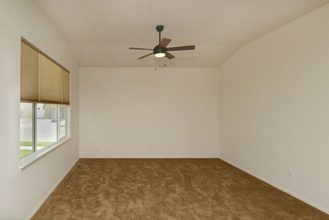 Building Photo - 3 Bedroom 2 Bath Ranch-Style Home