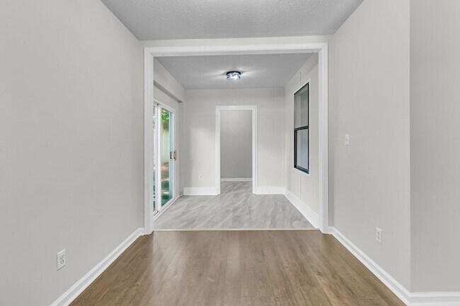Building Photo - 216 Parlor Dr
