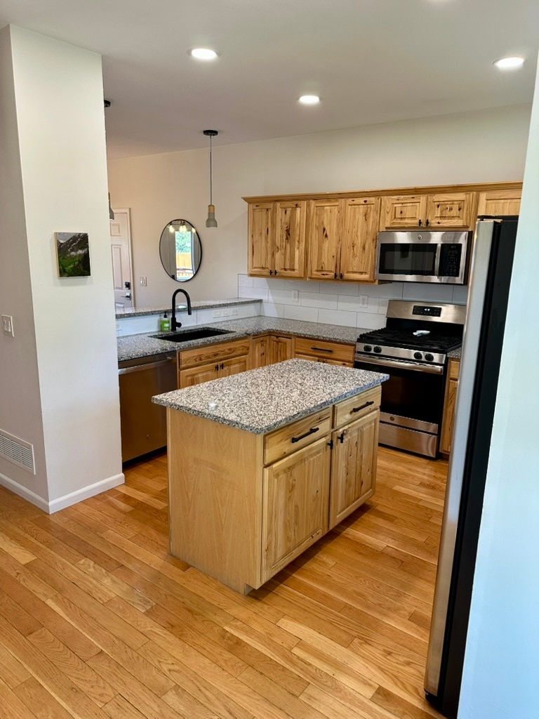 Building Photo - 30469 Hilltop Dr