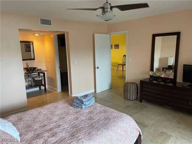 Building Photo - 1730 Sandy Cir