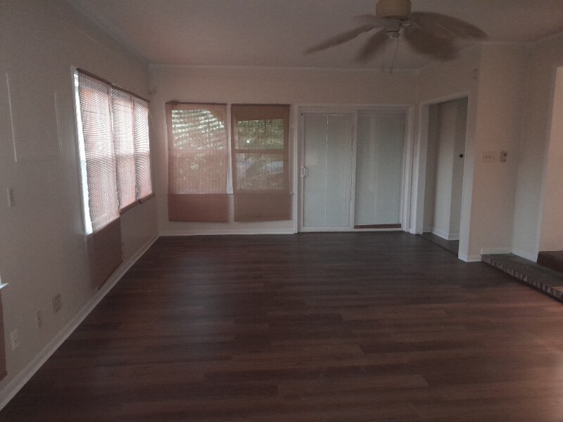 Building Photo - 2616 Kent Dr