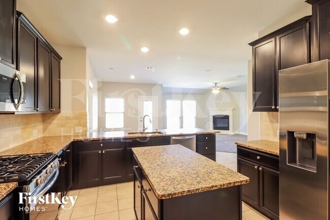 Building Photo - 4313 Lakeview Dr