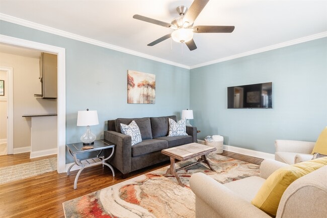 Building Photo - 9 Brookview Cir