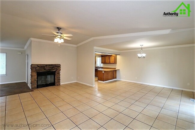 Building Photo - 866 Spaniel Dr