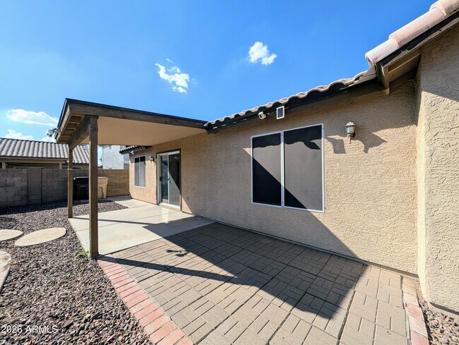 Building Photo - 8639 W Fullam St