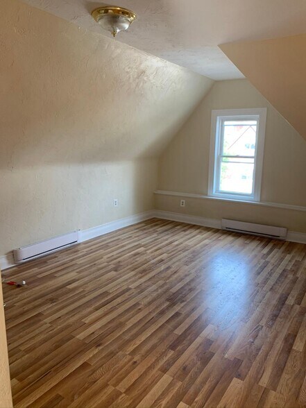 Building Photo - 218 S St Clair St