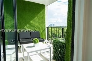 Building Photo - 903 N Miami Beach Blvd