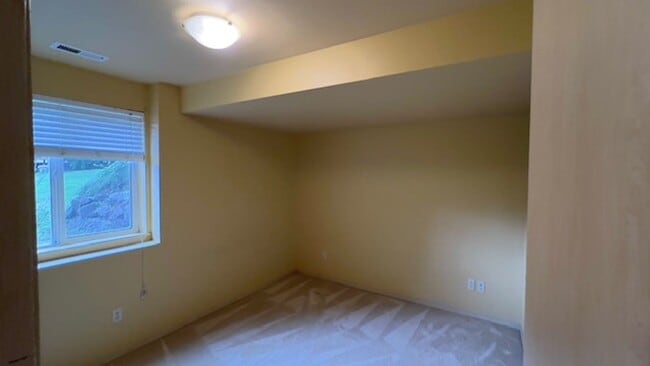 Building Photo - Beautiful 2 Bed 1 Bath MIL Unit near Cedar Grove, Issaquah