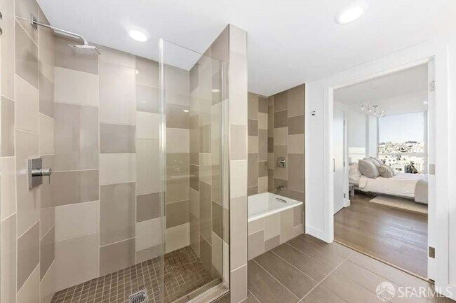 Building Photo - 718 Long Bridge St