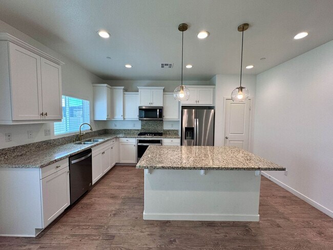Building Photo - Stunning 4 bedroom 3 bathroom Murrieta hom...