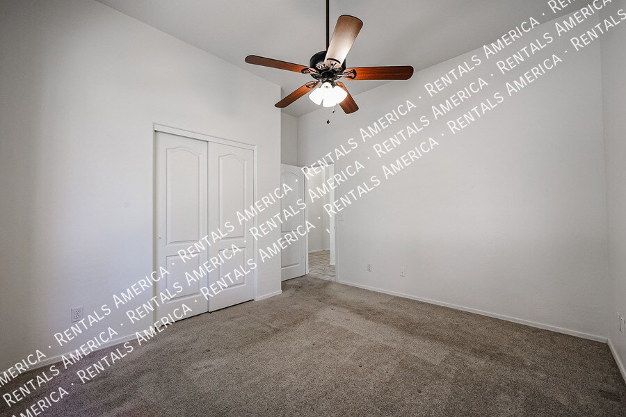 Building Photo - 3055 N Red Mountain