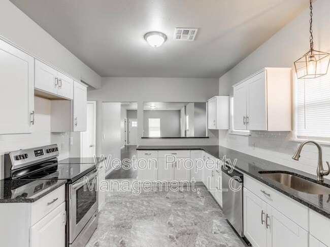 Building Photo - 721 N Louisa Ave