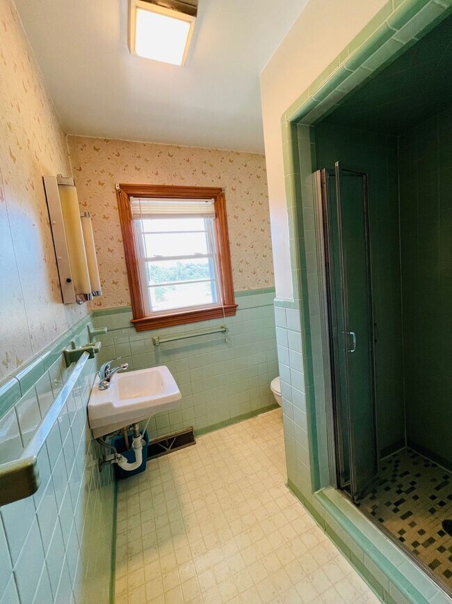 Building Photo - Home for Rent in Dayton