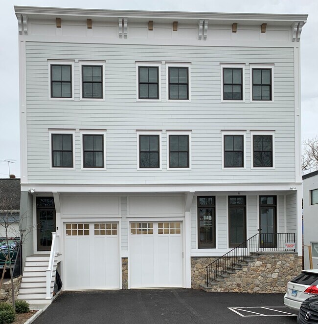 Primary Photo - 4 Armonk St