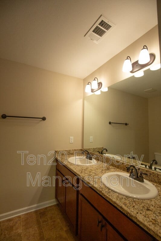 Building Photo - 4883 Wisteria Ln