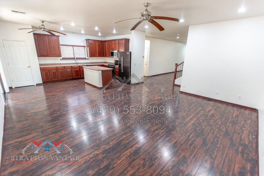 Building Photo - 21113 E Stonecrest Dr