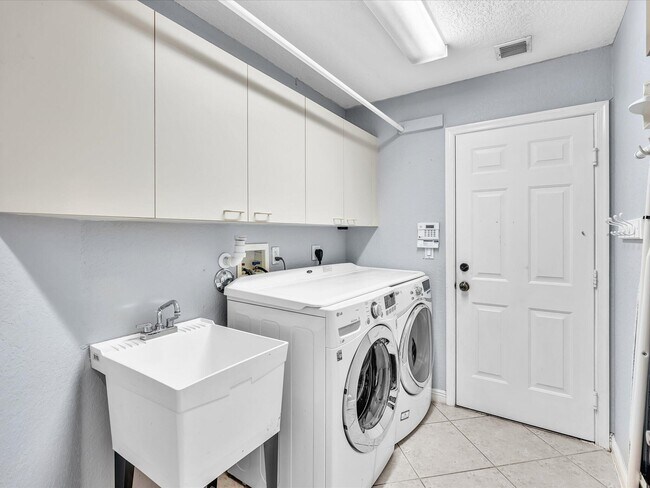 Building Photo - 6614 Marbletree Ln