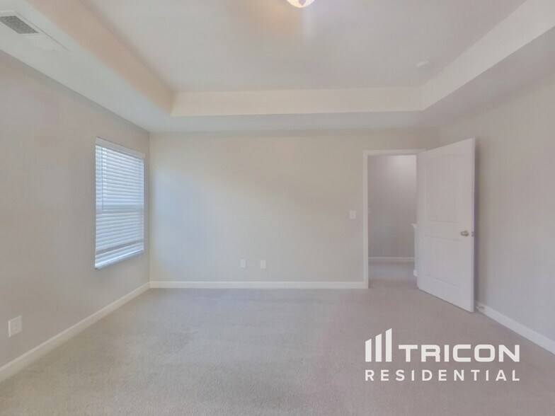Building Photo - 806 Simones Ct