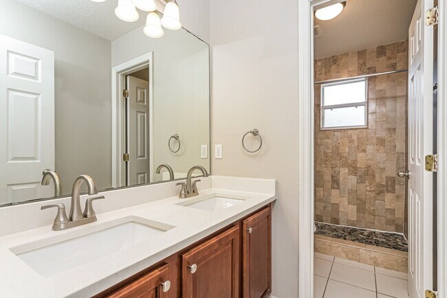 Building Photo - 304 Michigan Ln