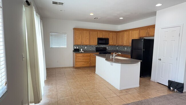 Building Photo - Very Nice 4 bedroom 2 1/2 Bath Home For Re...