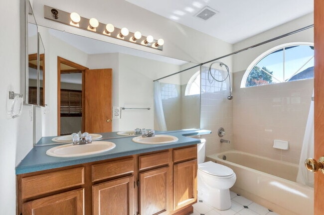 Building Photo - 9584 Las Colinas Dr
