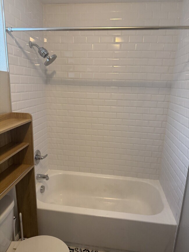 Building Photo - "Charming Studio Retreat in Tampa's Vibran...