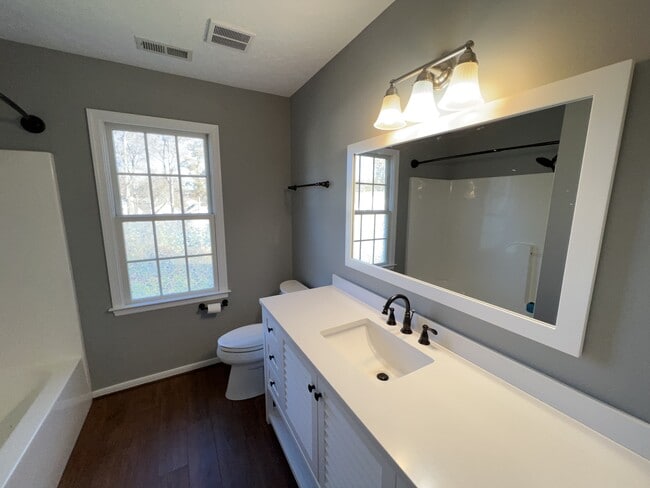 Building Photo - 618 McCauliff Dr