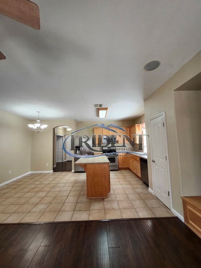 Building Photo - 3-bedroom 2-bath home with den located in Edgewater