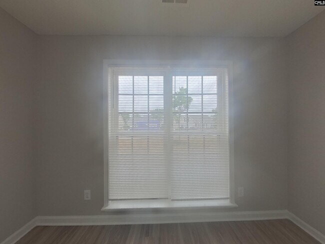 Building Photo - 608 Cottontail Ct N