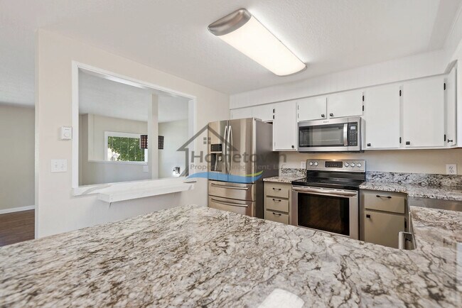 Building Photo - 3 Bedroom 2 Bath home with unique charm right off of 15th in Coeur d'Alene!