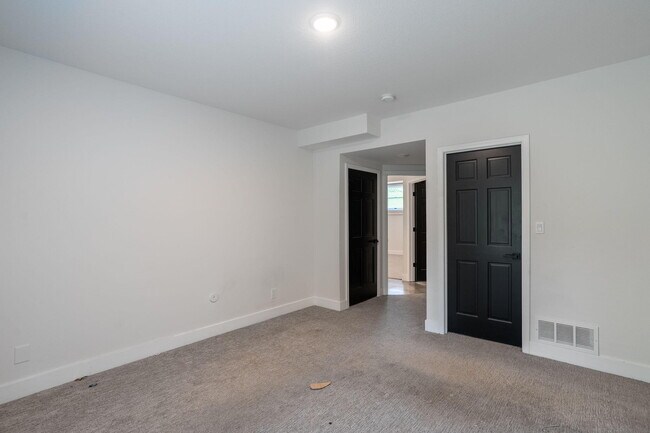 Building Photo - 2301 Grant Ln