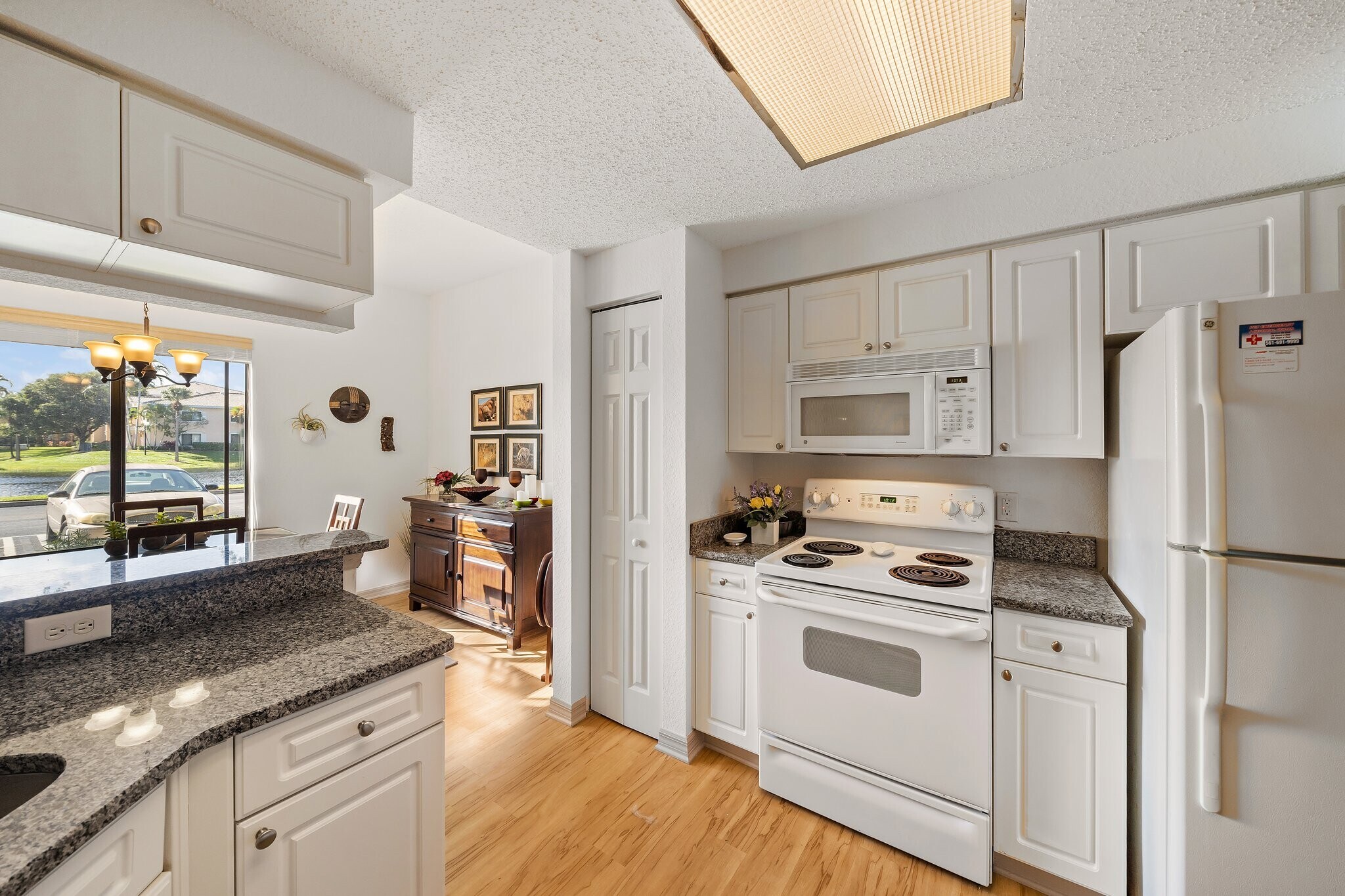 Building Photo - 3019 Alcazar Pl