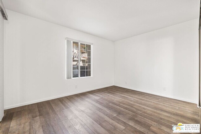 Building Photo - 505 S Farrell Dr