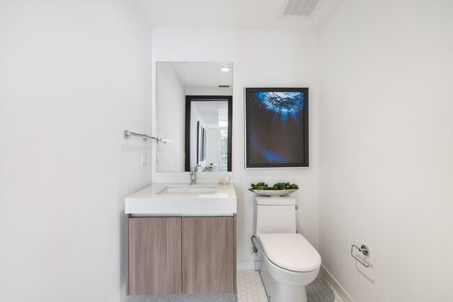 Building Photo - 401 N Birch Rd