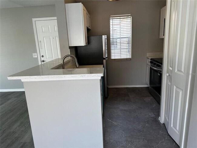 Building Photo - 652 Roaring Dr