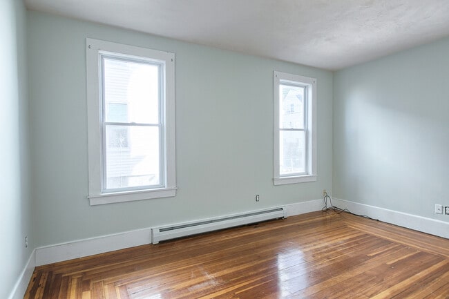 Building Photo - 31 Simon St