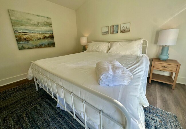 Building Photo - 44 Red Cedar St