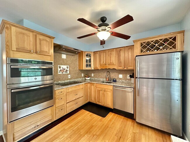 Building Photo - STAFFORD TOWNHOUSES - CLOSE TO QUANTICO
