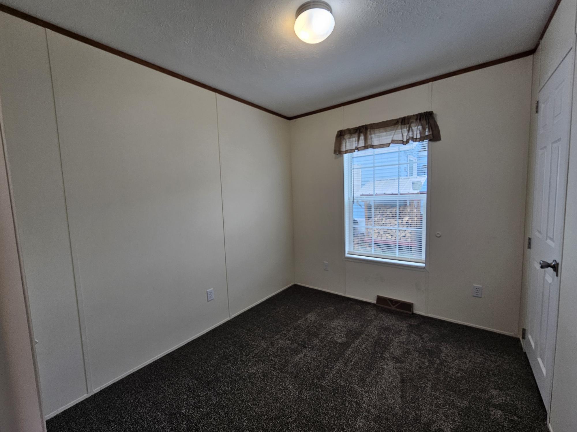 Building Photo - 418 Tulip Dr