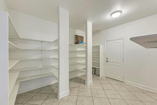 Building Photo - 500 Tyree Rd