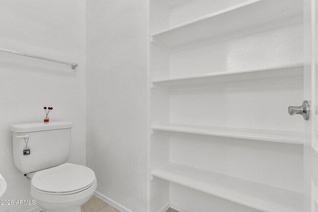 Building Photo - 2354 E Bellerive Dr