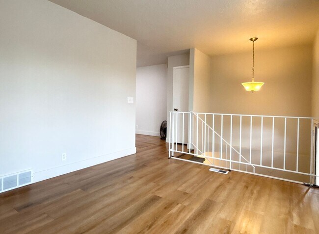 Building Photo - Awesome Split Entry with New Paint & Floor...