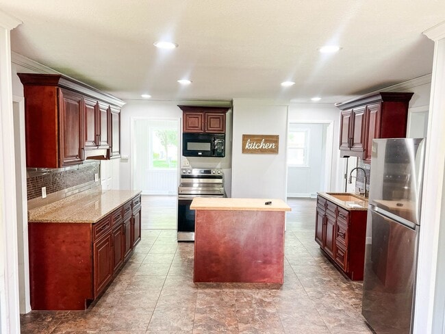 Building Photo - FOR RENT SAINT JOE-MOVE IN READY